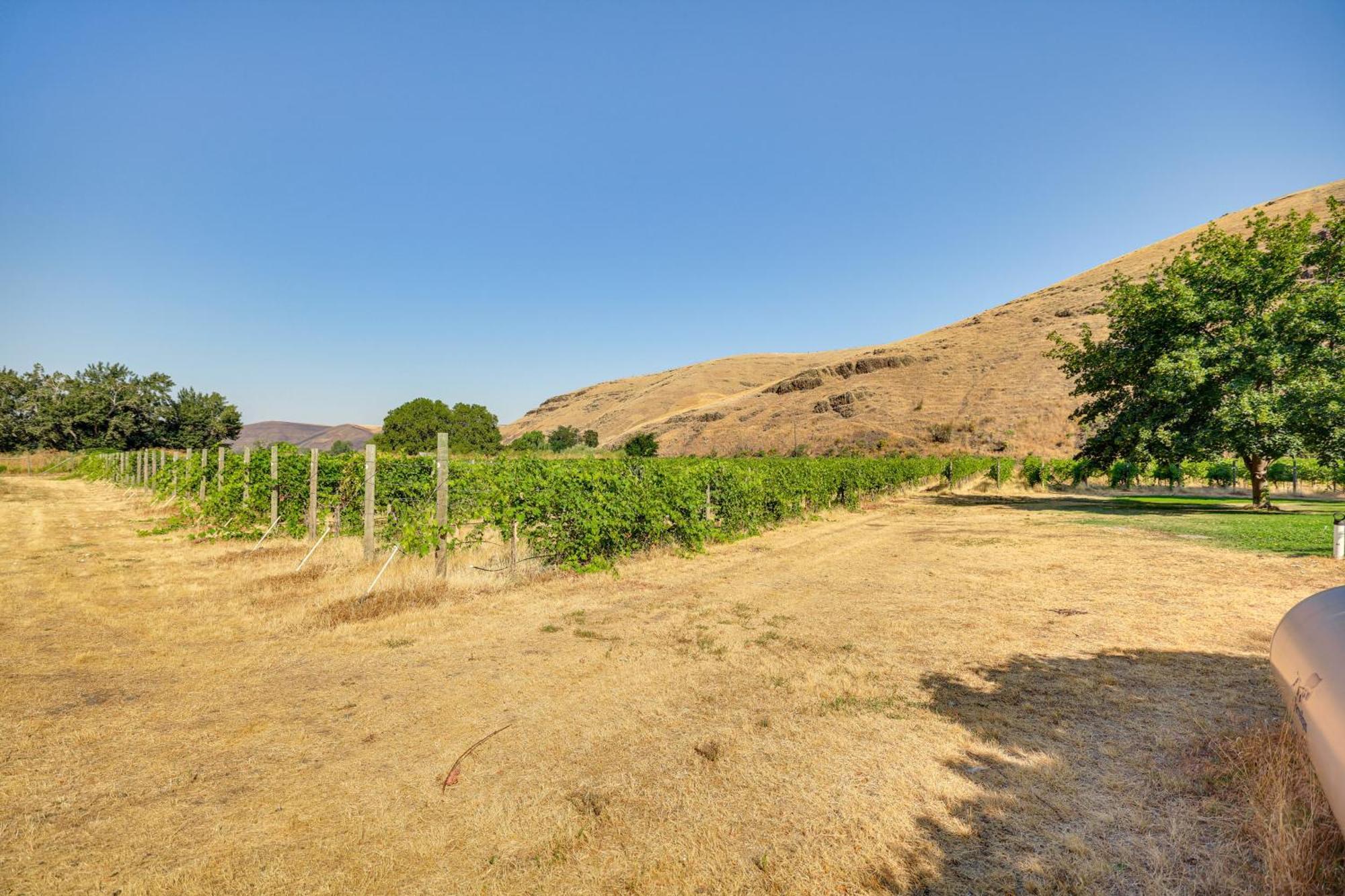 Mongata Winery Romantic Retreat On-Site Tastings! Milton-Freewater Bagian luar foto